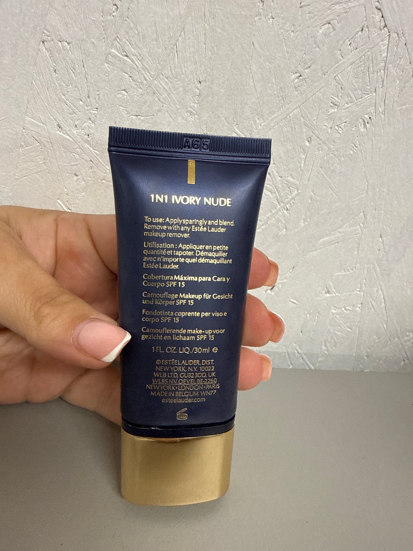 Estée Lauder Double Wear 24-Hour Maximum Cover Camouflage Makeup for Face and Body SPF 15 - Shade: 1N1 Ivory Nude