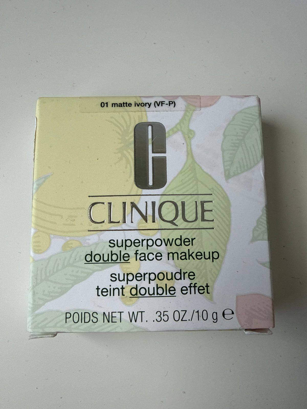 Clinique - super powder double face makeup - Shade: 01 matte ivory (vf-p)