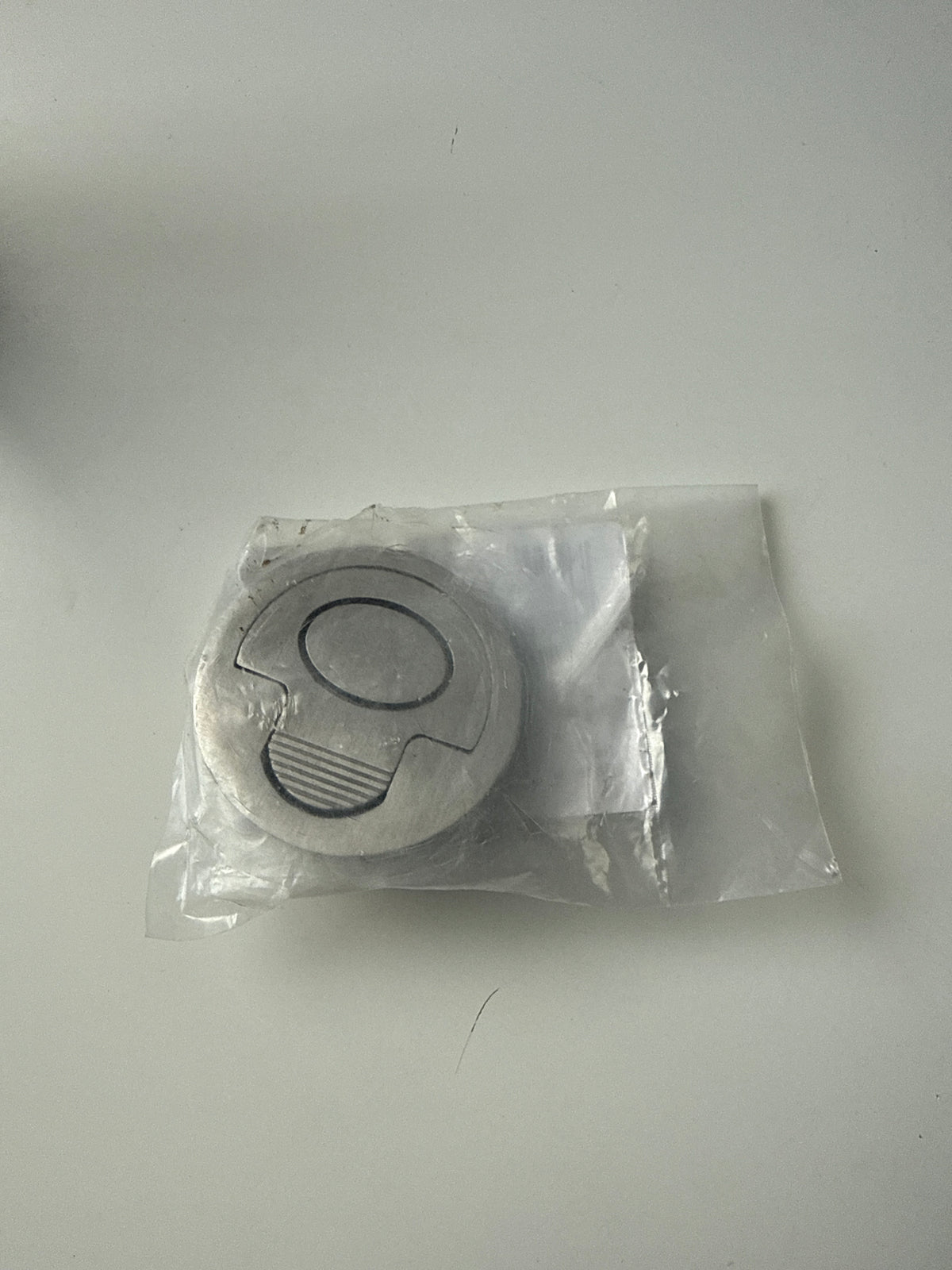 Boat hatch handle - Recessed lid handle