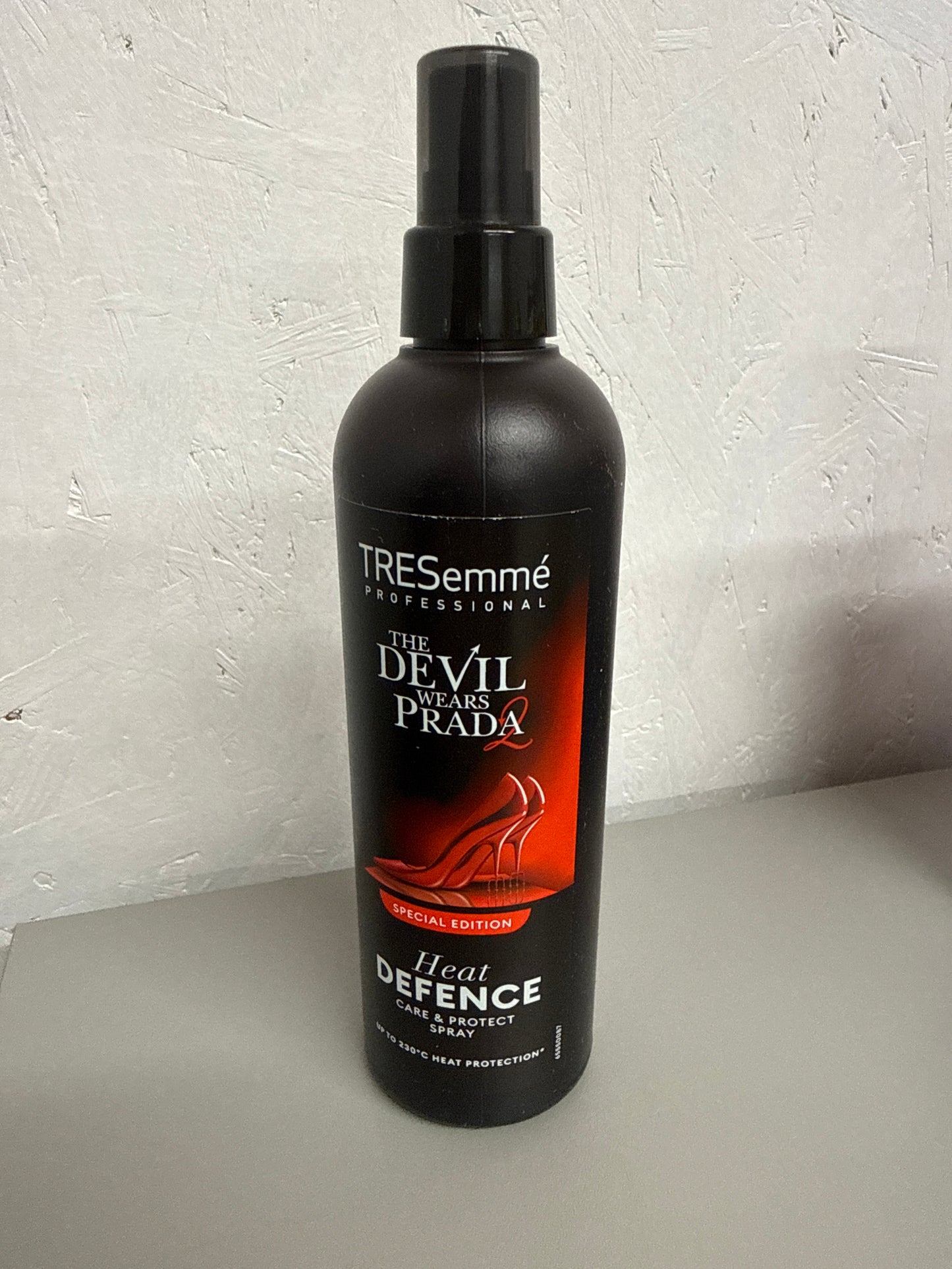 TRESemme Devil Wears Prada 2 Special-Edition Heat Protect Heat Defence Spray - 270 ml