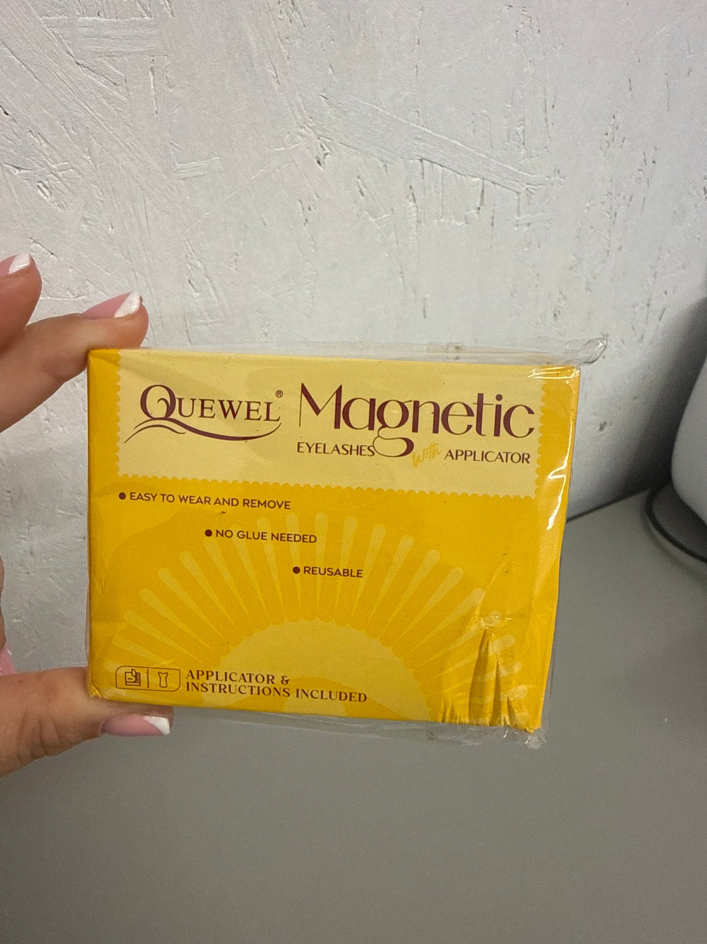 Quewel Magnetic Eyelashes With Applicator