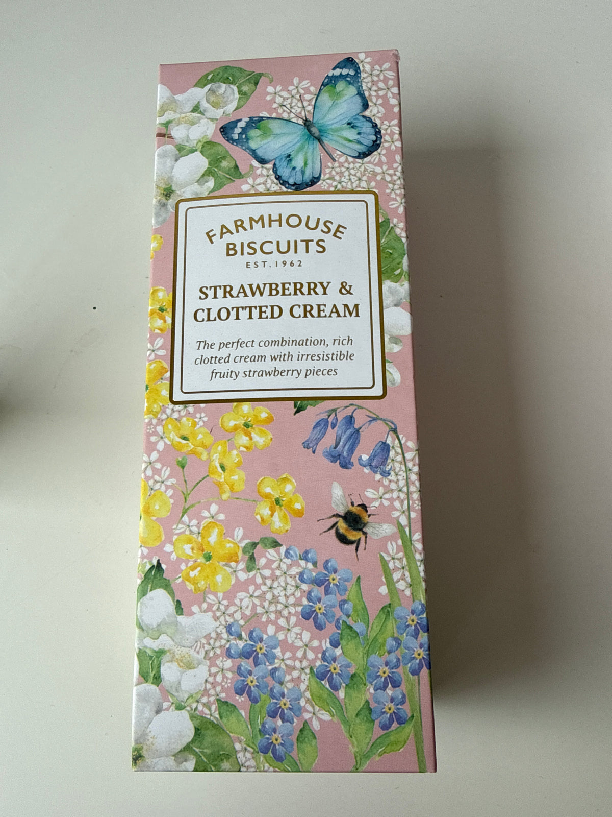 Farmhouse Biscuits - Strawberry & clotted cream