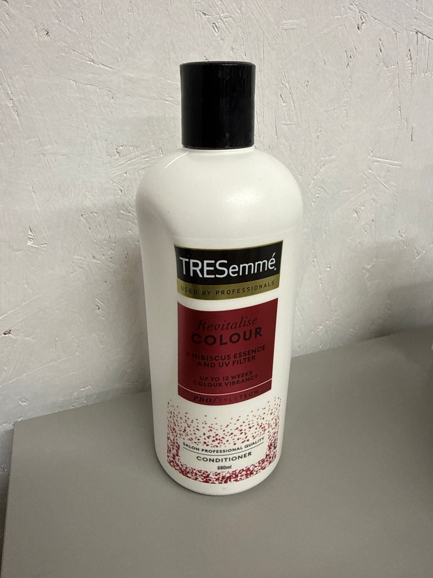 TRESemmé Revitalise Colour Conditioner - 680ml