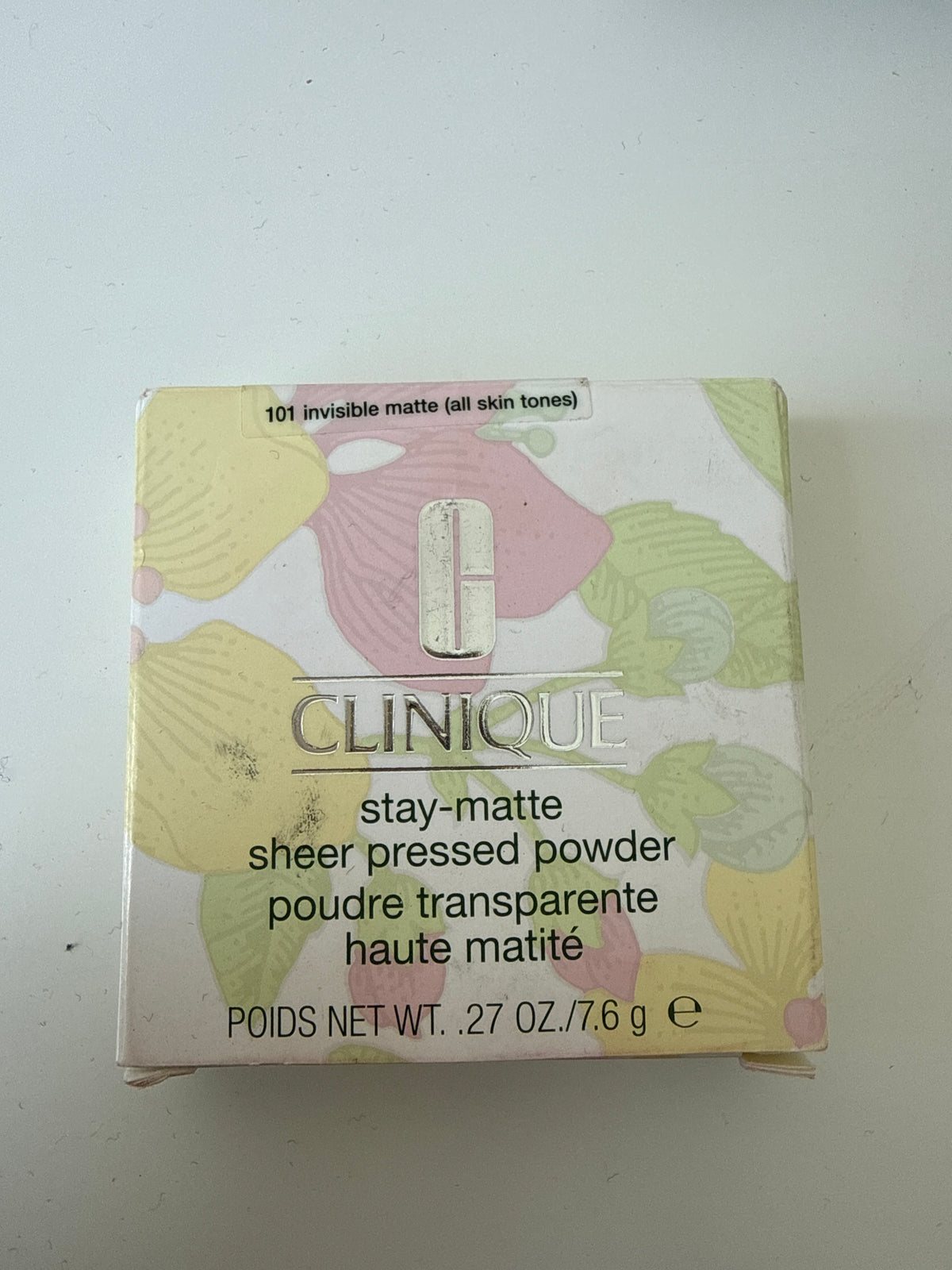 Clinique - Stay matte sheer pressed powder - Shade: 101 Invisible matte (all skin tones)