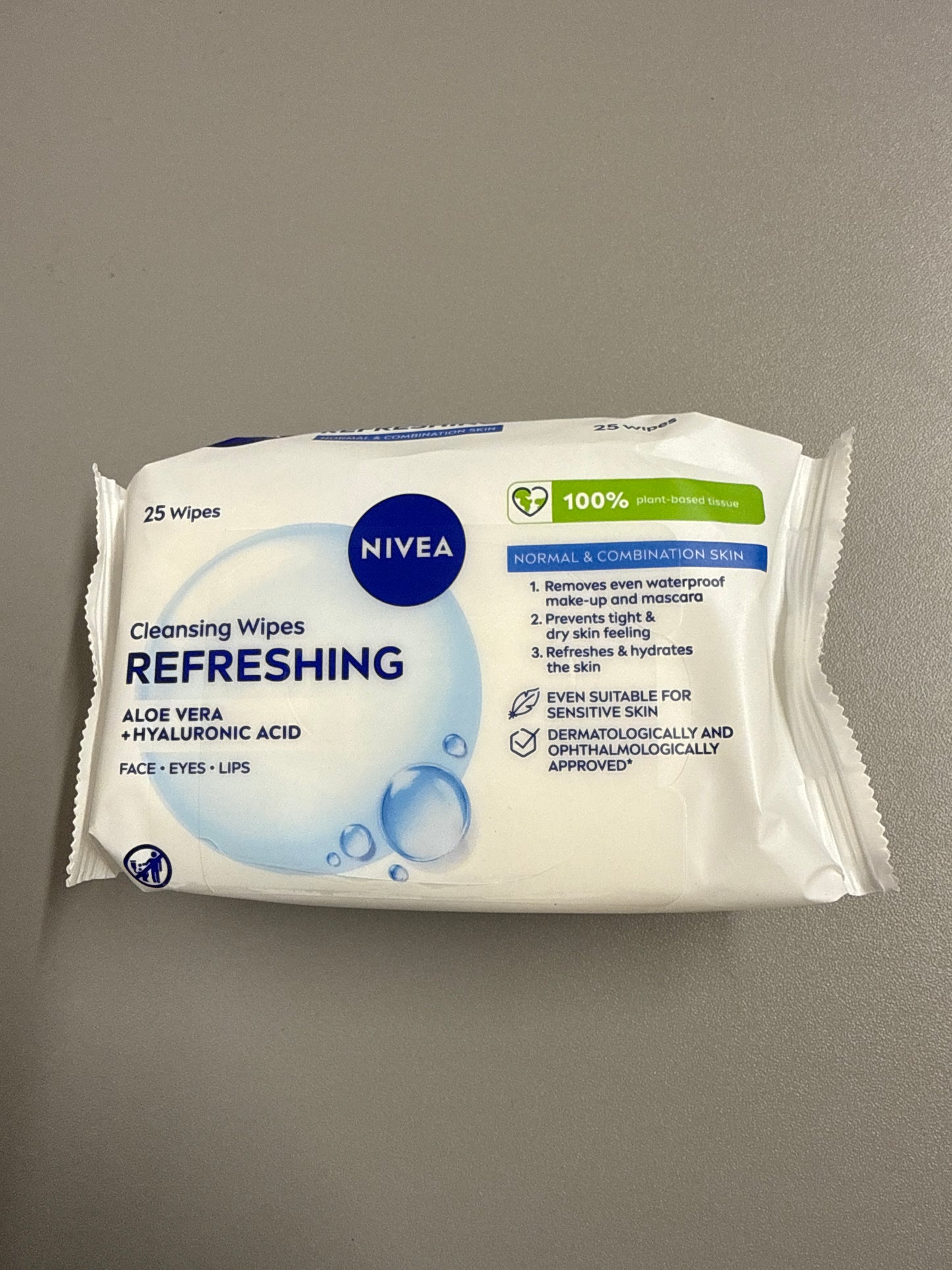 NIVEA Refreshing 3-in-1 Cleansing Face Wipes for Normal Skin (25 sheets)