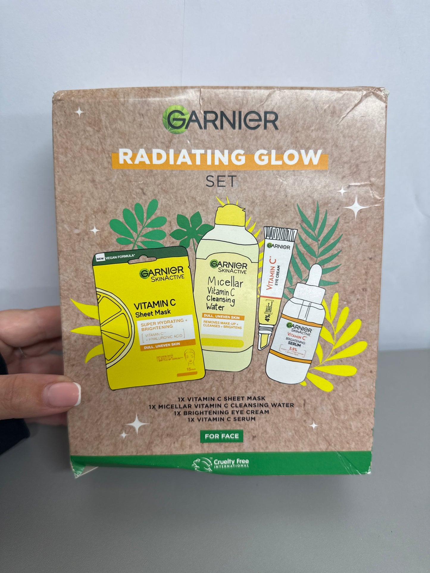 Garnier's Radiating Glow Gift Set for Face
