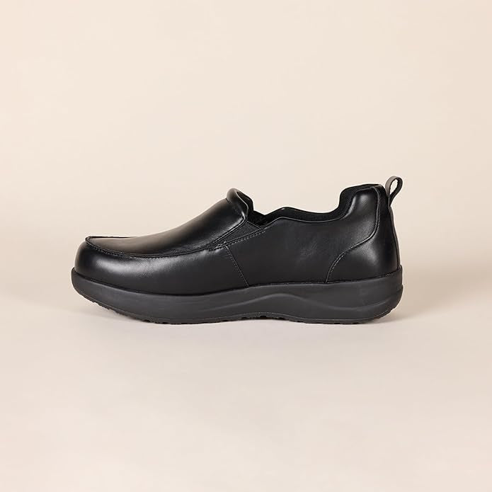 Amazon Essentials Men's Comfortable Service Shoe - UK6