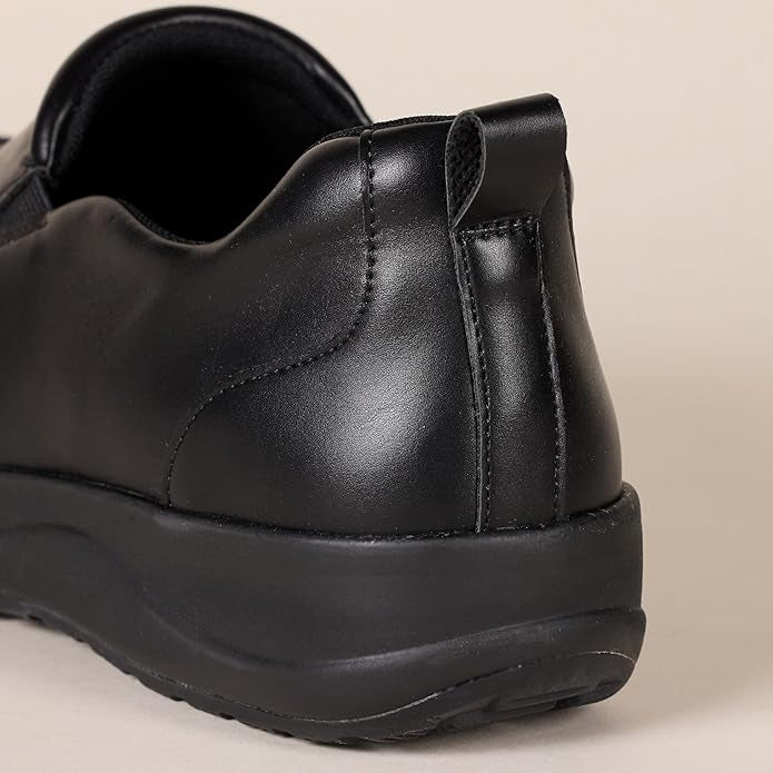 Amazon Essentials Men's Comfortable Service Shoe - UK6