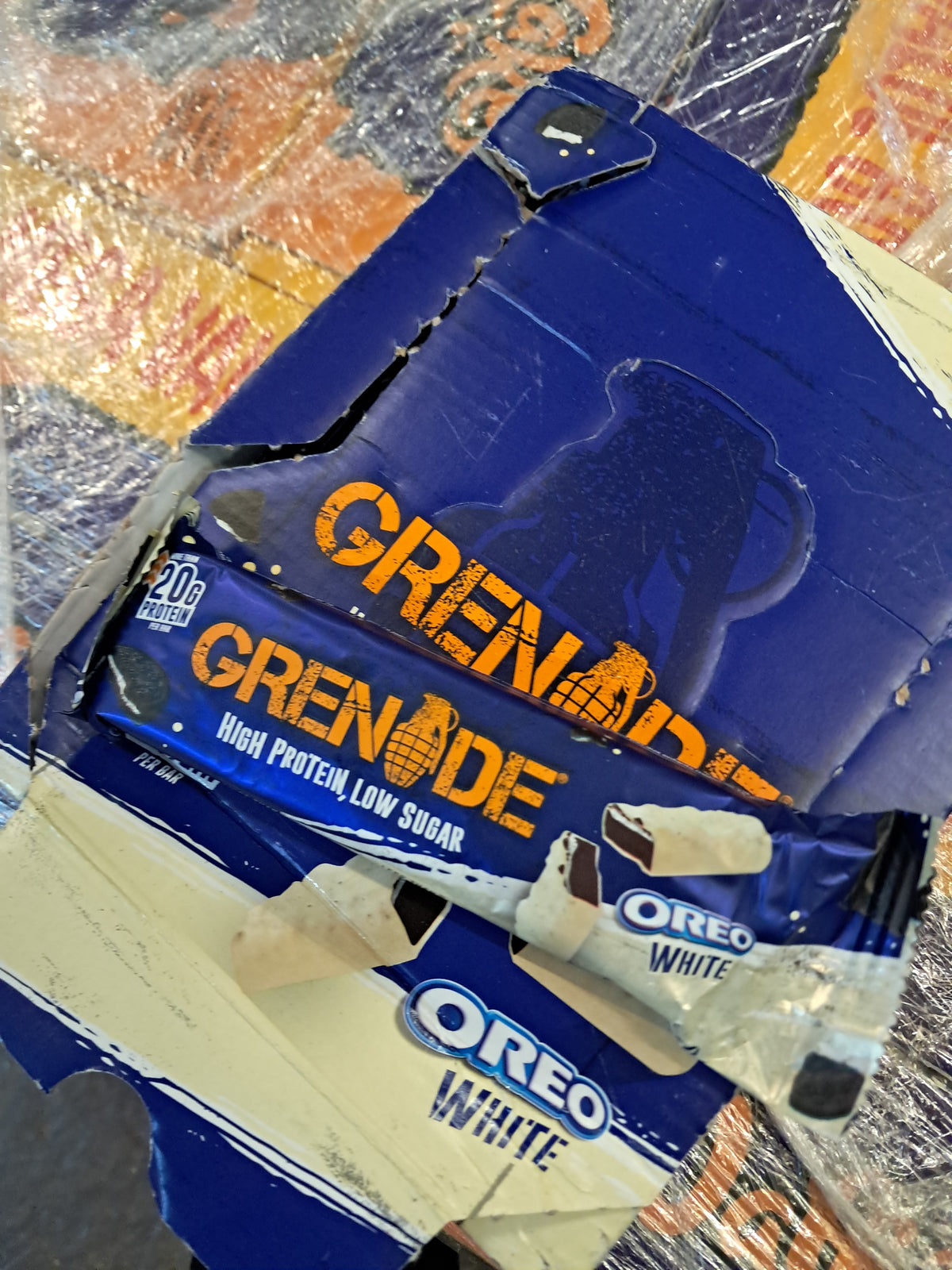 Pos- grenade oreo white