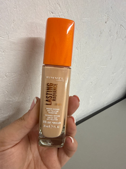 Rimmel Lasting Radiance Medium Coverage Anti Pollution Foundation SPF 25 - Shade: 010 Light Porcelain