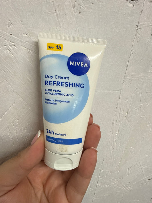Nivea day refreshing cream - SPF15 *No box*
