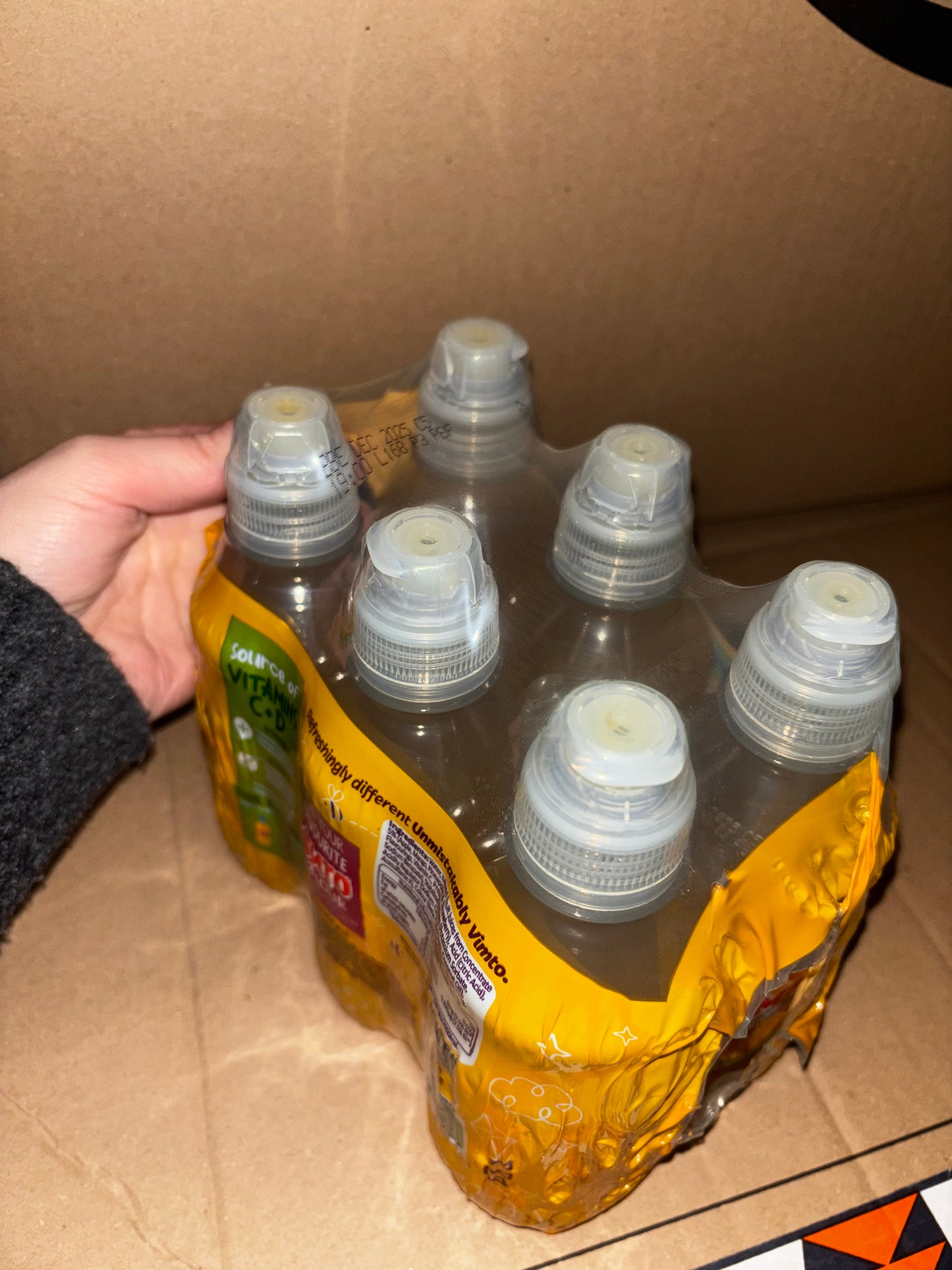 Vimto Kids Juice Drink â€“ No Added Sugar â€“ Tropical Mango, Strawberry & Pineapple â€“ Vitamin C â€“ 6 x 250ml Resealable Bottles â€“ Lunchbox Friendly â€“ Vegetarian