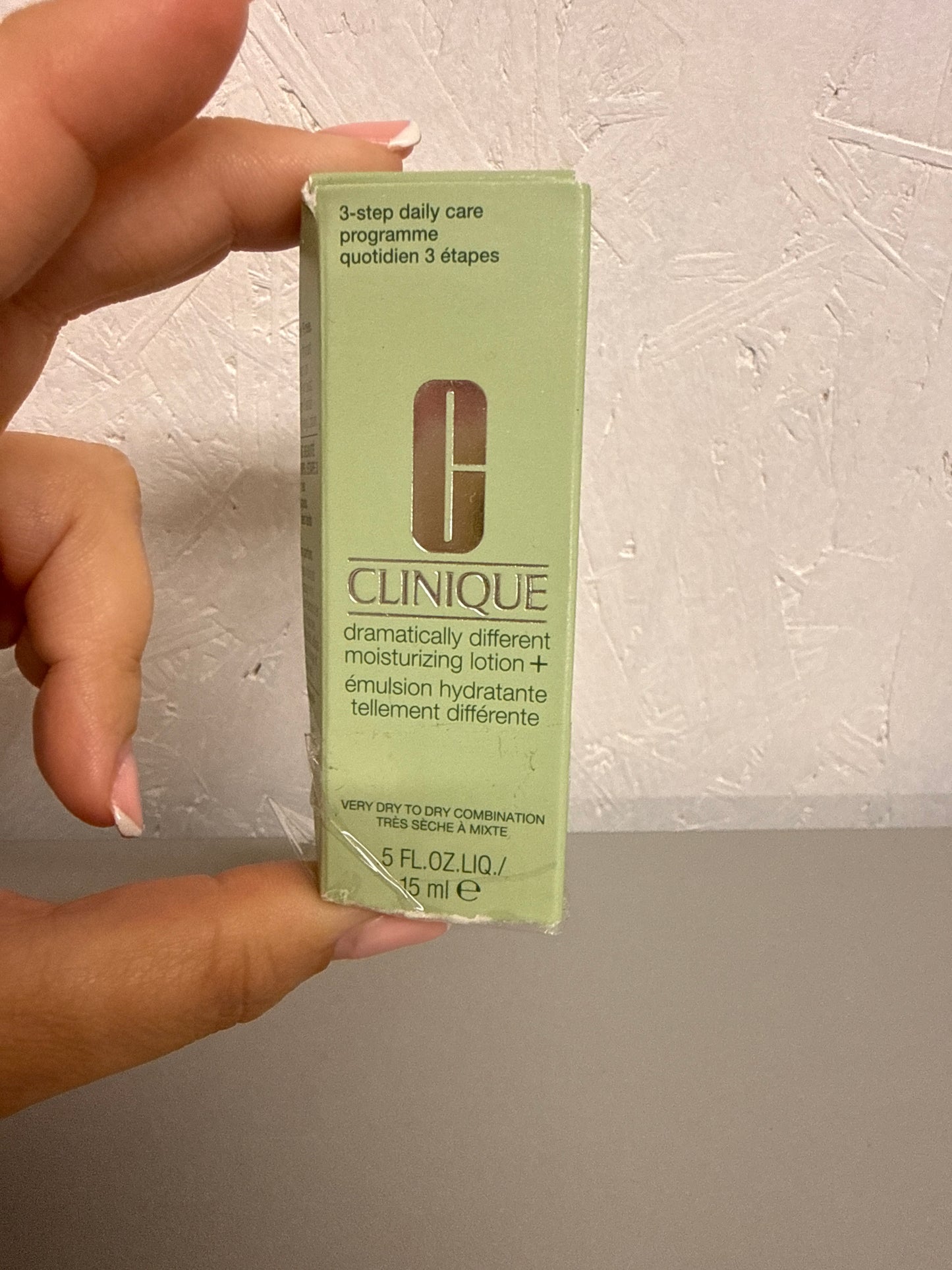 CLINIQUE DRAMATICALLY DIFFERENT MOISTURISING LOTION+ 15ML