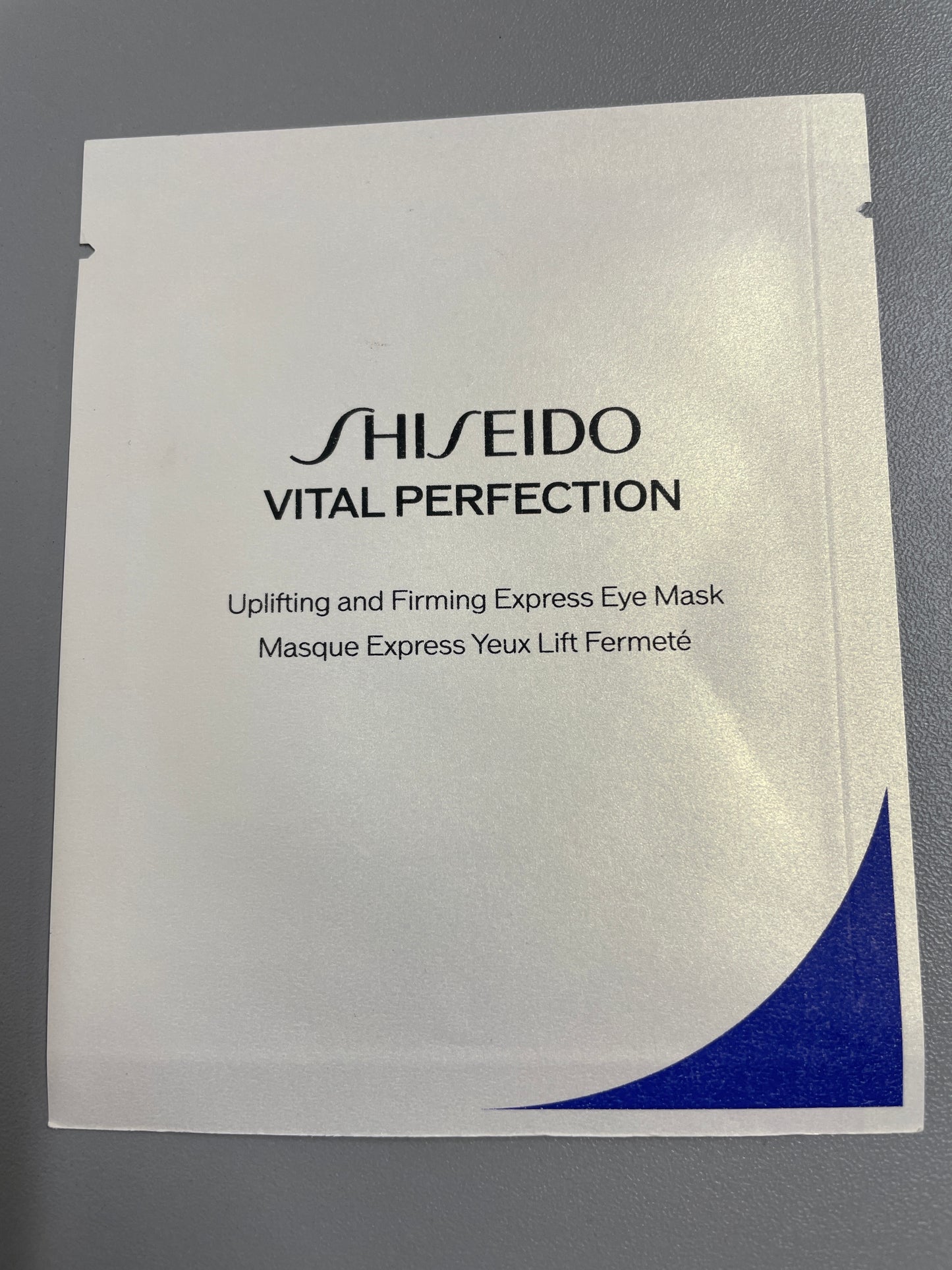 Shiseido - Vital Perfection Uplifting & Firming Express Eye Mask