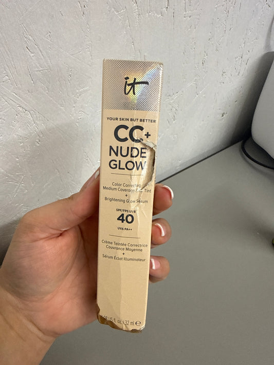 iT Cosmetics Your Skin But Better CC+ Cream Nude Glow, SPF 40 - Shade: Light Medium