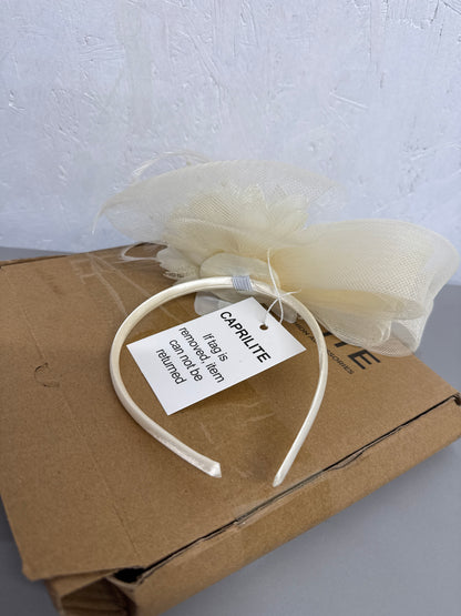 Caprilite - Cream/Ivory Fascinator