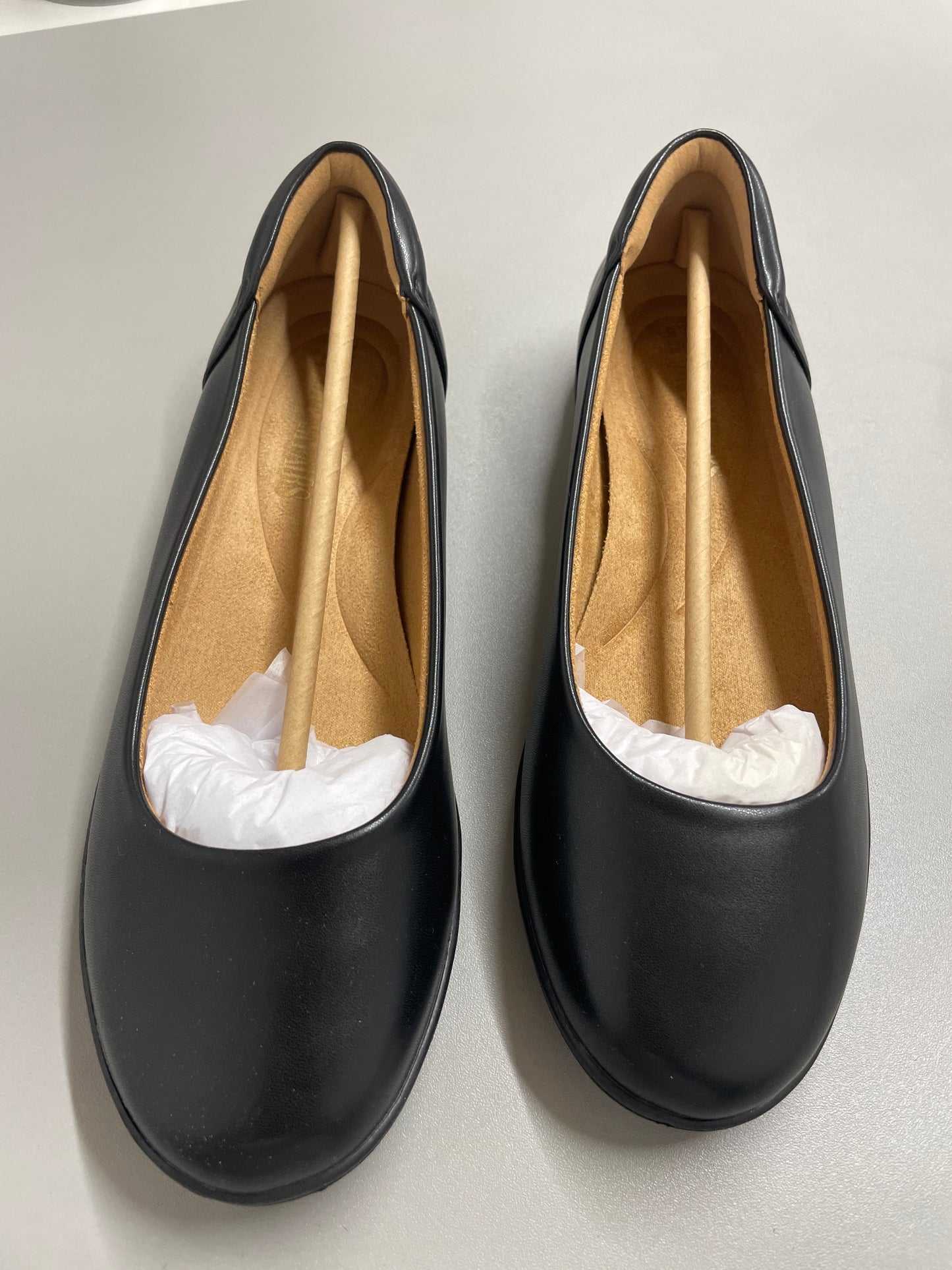 Woman’s Black Flat Pump Type Shoes - Size: 7.5