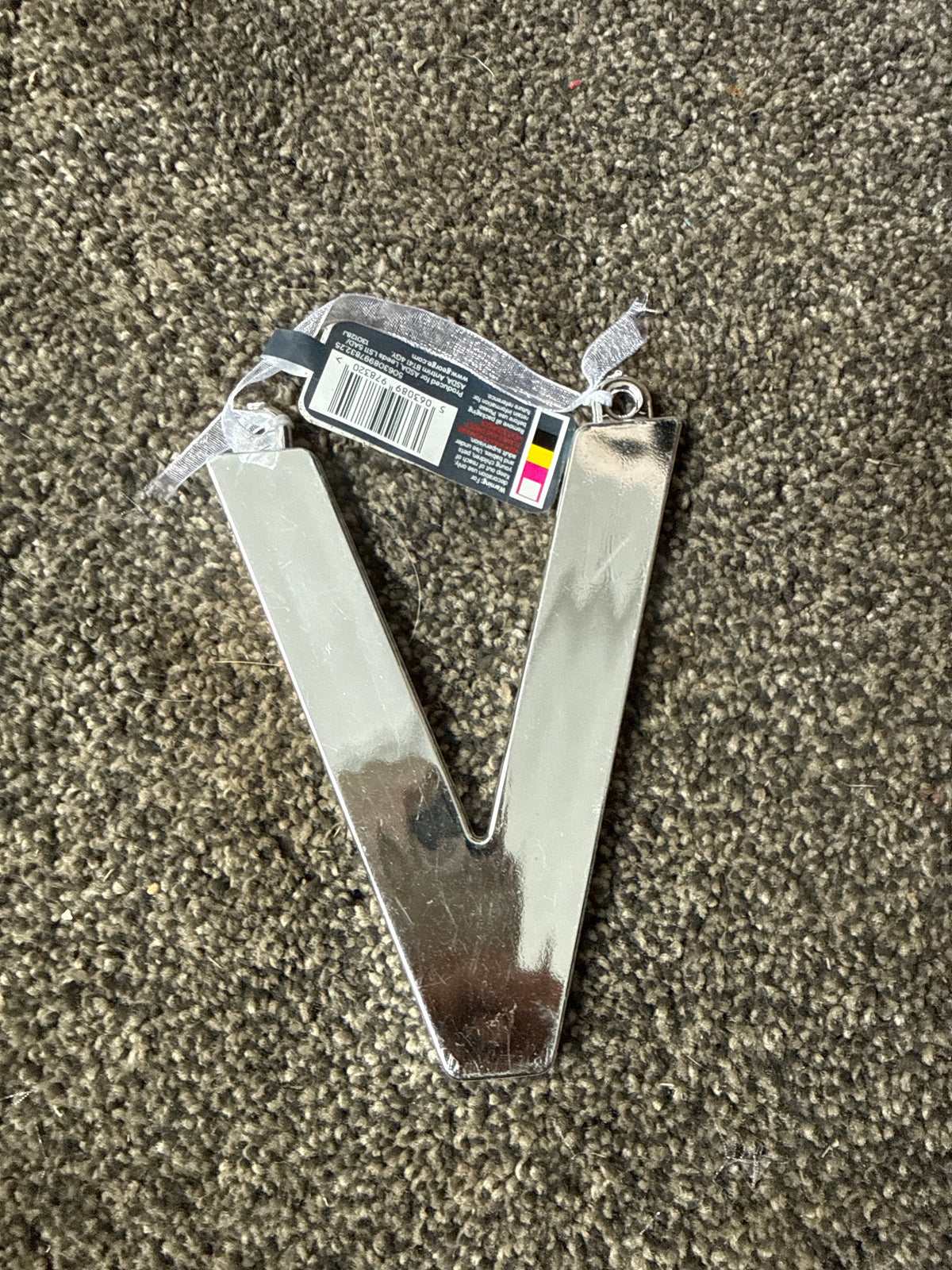 George Home Letter ‘V’ Hanging Bauble *Product does have imperfections*