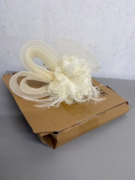 Caprilite - Cream/Ivory Fascinator