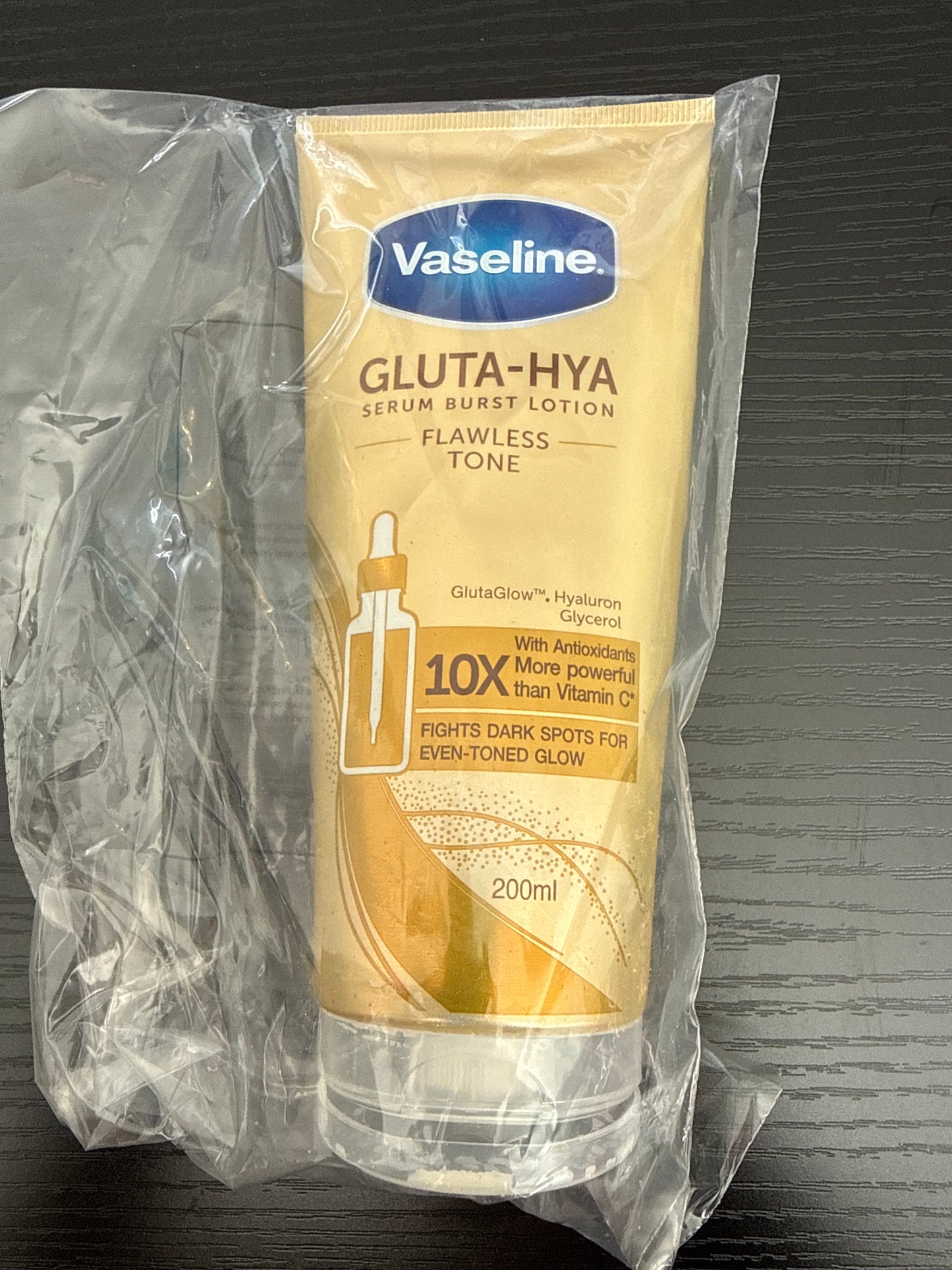 Vaseline - Gluta-Hya Serum Burst Lotion - Flawless Tone 200ml