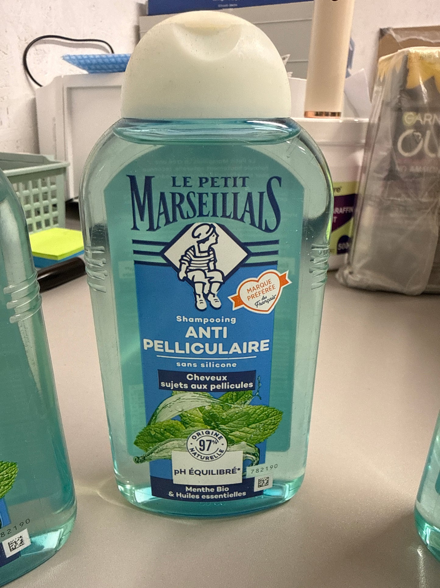 Le Petit Marseillais 2-in-1 Shampoo Anti-Dandruff Mint Organic and Essential Oils 250ml