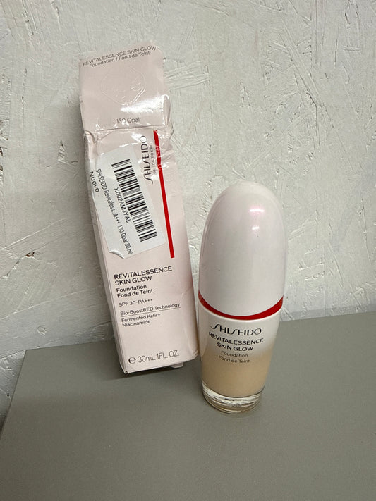 Shiseido Revitalessence Skin Glow Foundation - Shade: 130 Opal