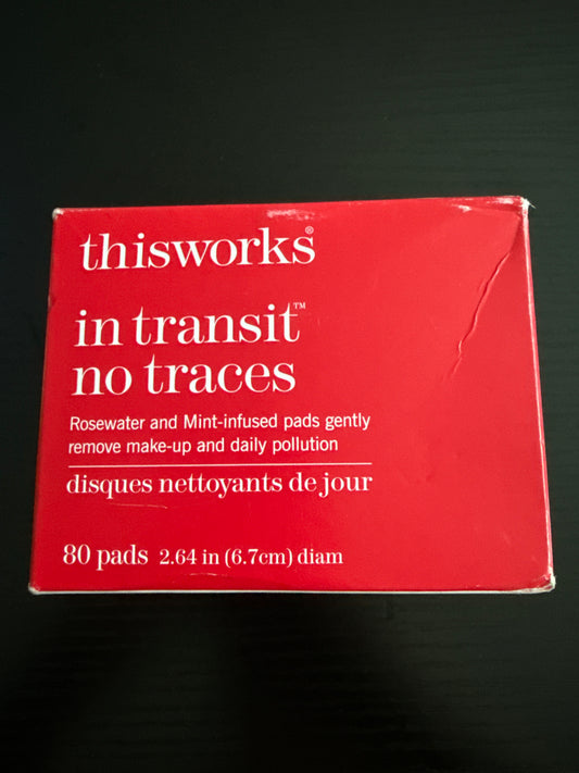 This Works - In Transit No Traces Cleansing Pads, Rosewater & Mint Infused Facial Wipes, Gentle Make-Up Remover (80 pads)