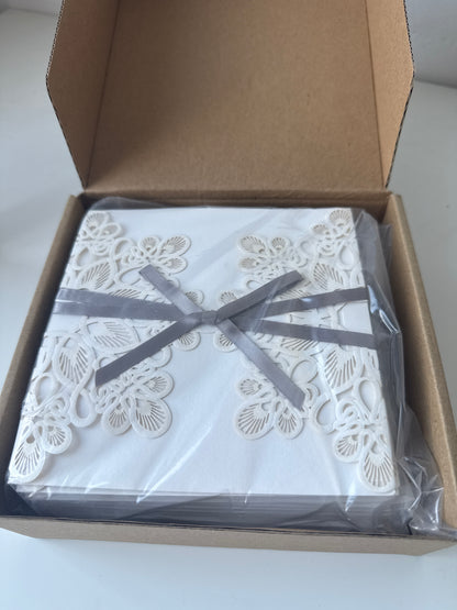 Pack of 20 invitation sleeves & envelopes