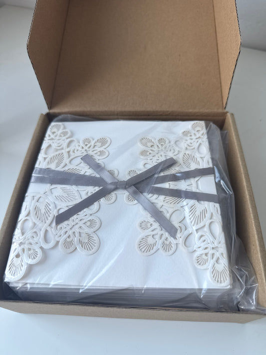 Pack of 20 invitation sleeves & envelopes