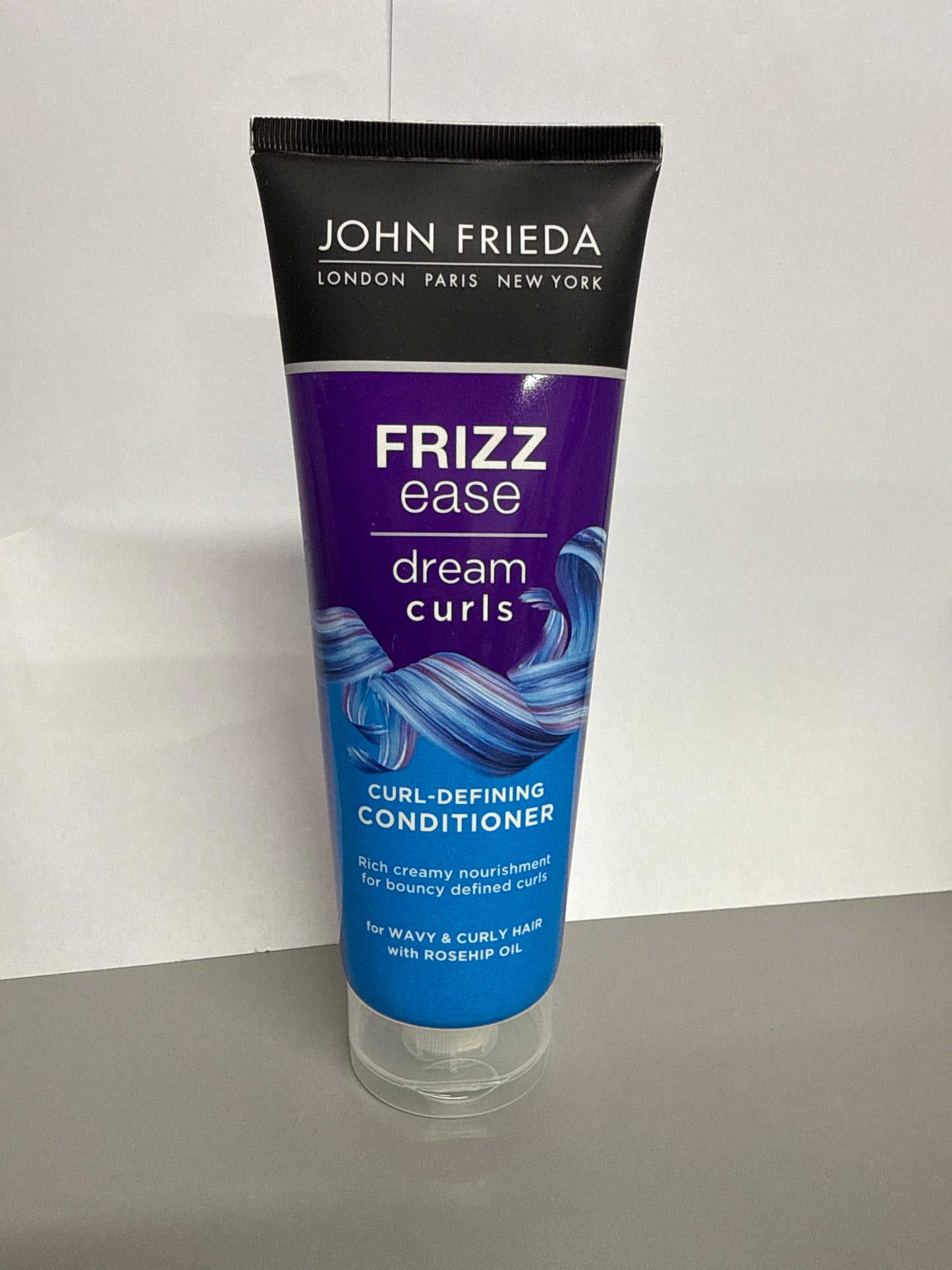John Freda - Frizz ease dream curls curl defining conditioner