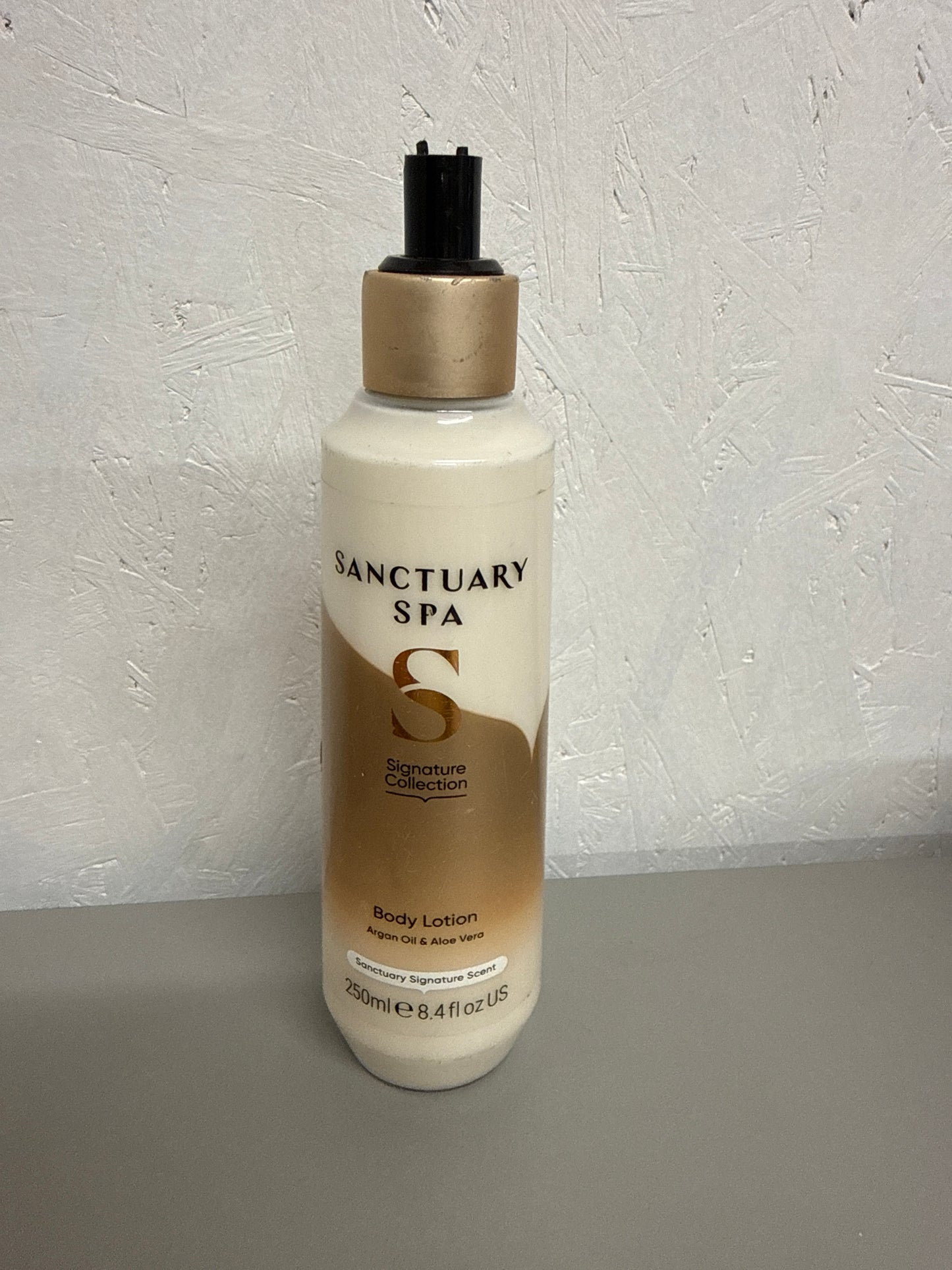 Sanctuary Spa Signature Collection - Argan Oil & Aloe Vera Body Lotion *Damaged Lid*