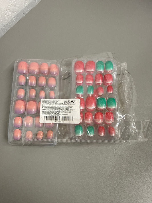 96 piece kids fake nails (no glue)