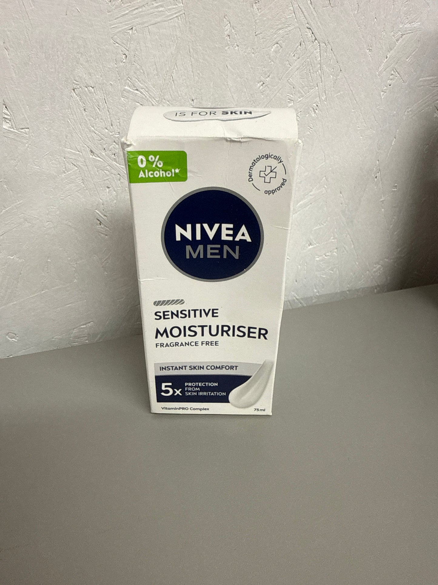 NIVEA MEN Sensitive Moisturiser Tube (75ml)