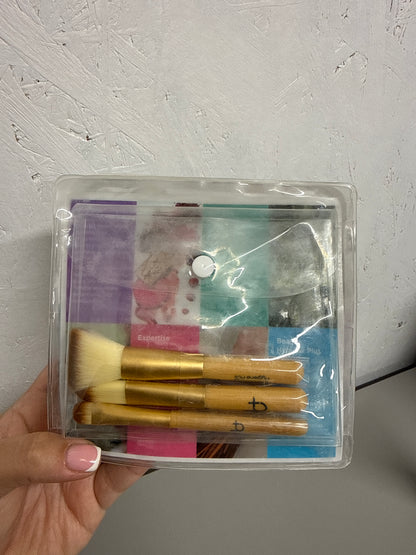 Essentials makeup brush and palette cleaner set