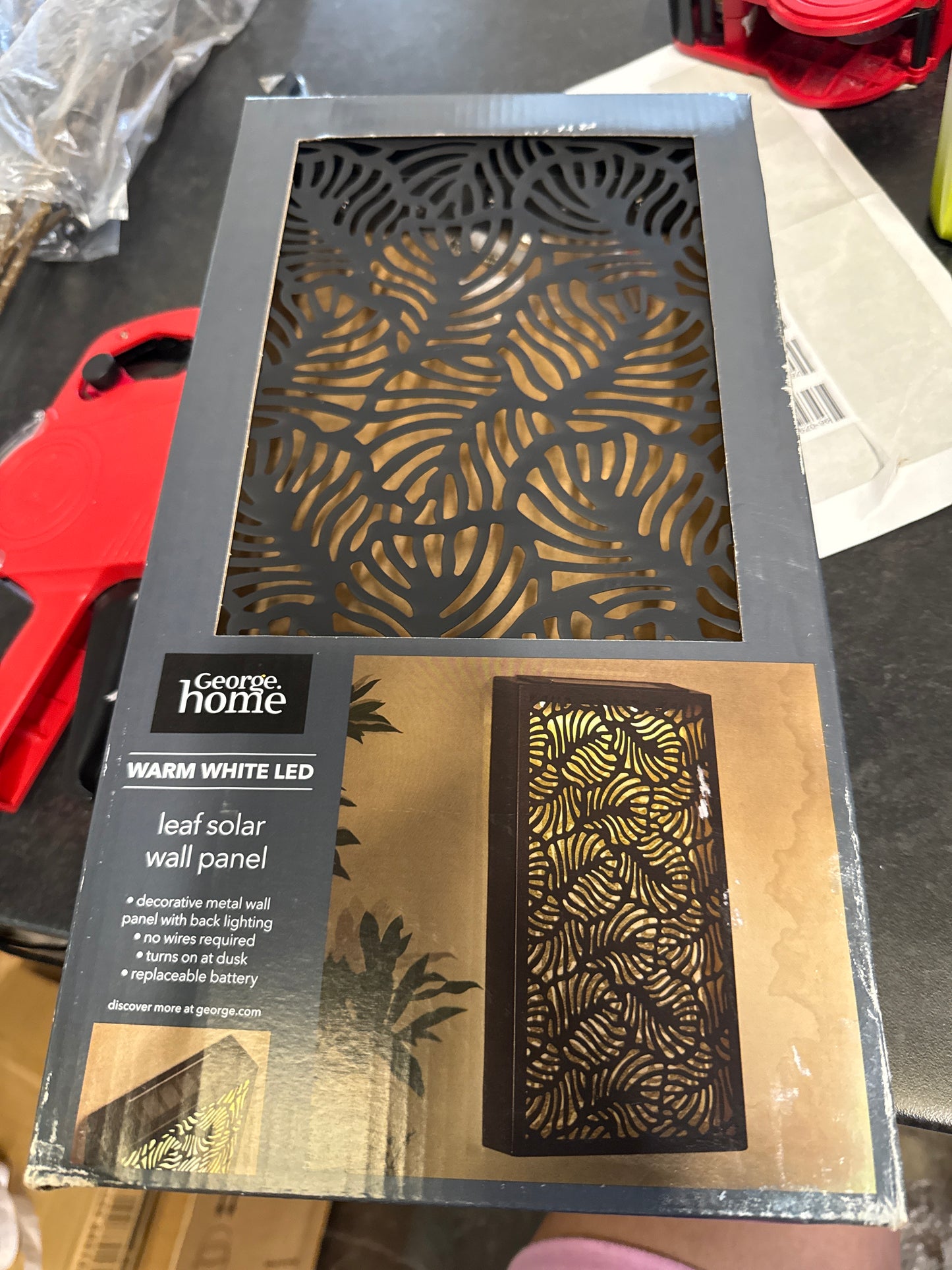 Leaf sola wall panel