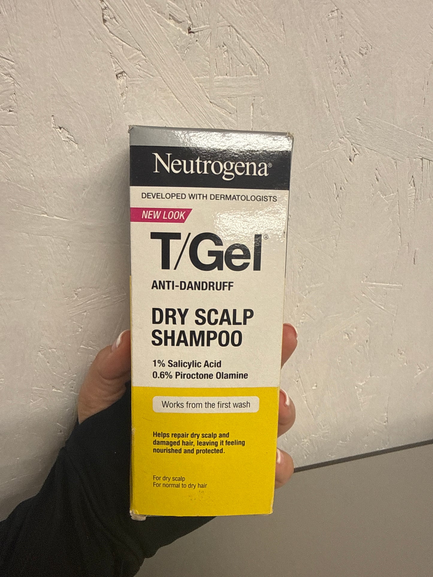 Neutrogena T/Gel Anti Dandruff Dry Scalp Shampoo - 250ml
