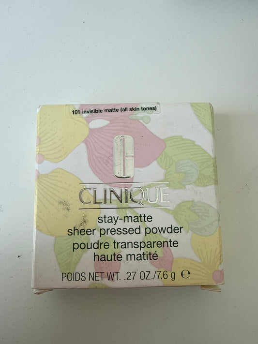 Clinique - Stay matte sheer pressed powder - Shade: 101 Invisible matte (all skin tones)