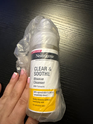 Neutrogena Clear & Soothe Mousse Cleanser Face Wash with Turmeric - 150ml