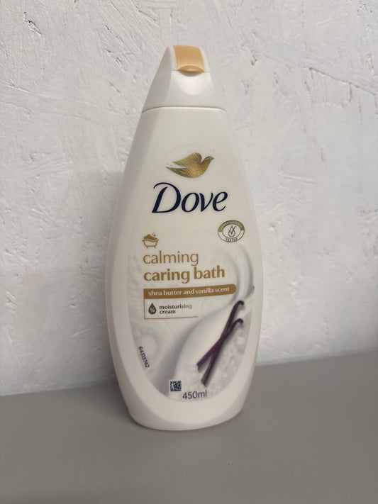 Dove Calming Caring Bath Bath Soak with ¼ moisturising cream, shea butter & warm vanilla for an indulgent bubble bath 450 ml