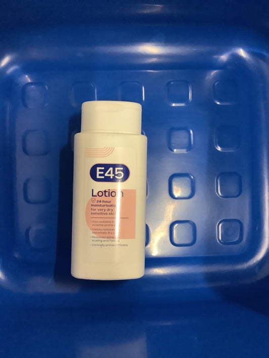 E45 Lotion 24 Hour Moisturisation for very dry and sensitive skin 200ml