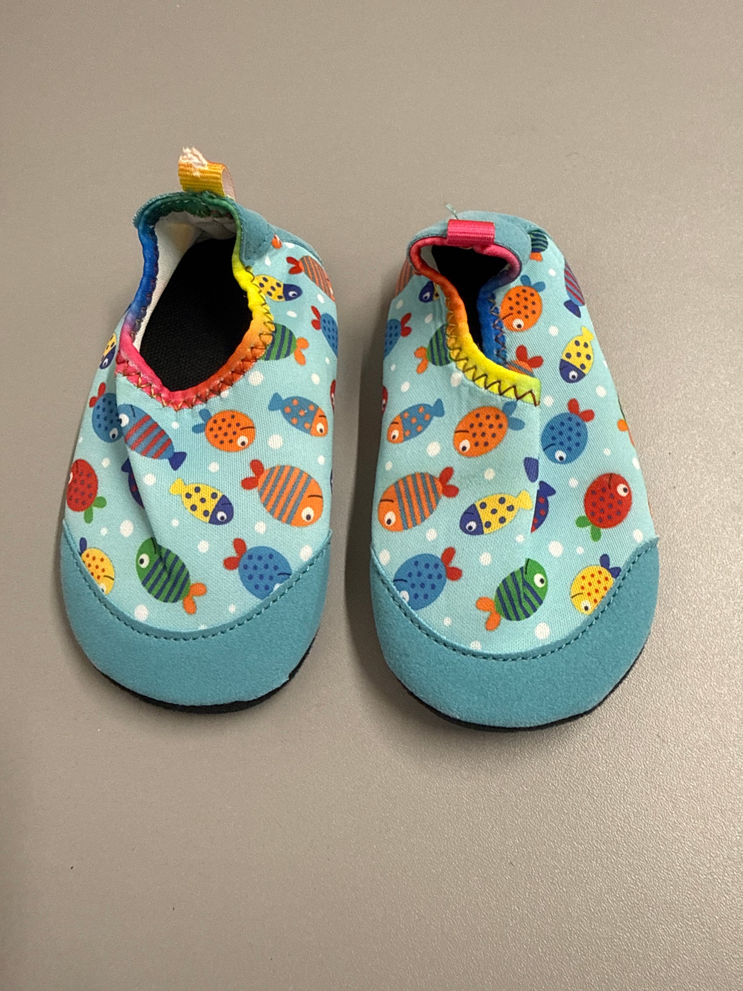 Baby water shoes - Size: 6/7 Toddler *no original packaging*
