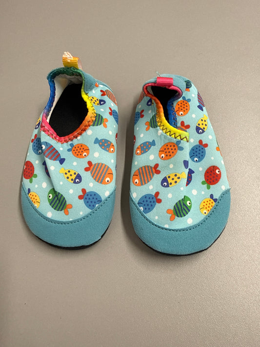 Baby water shoes - Size: 6/7 Toddler *no original packaging*