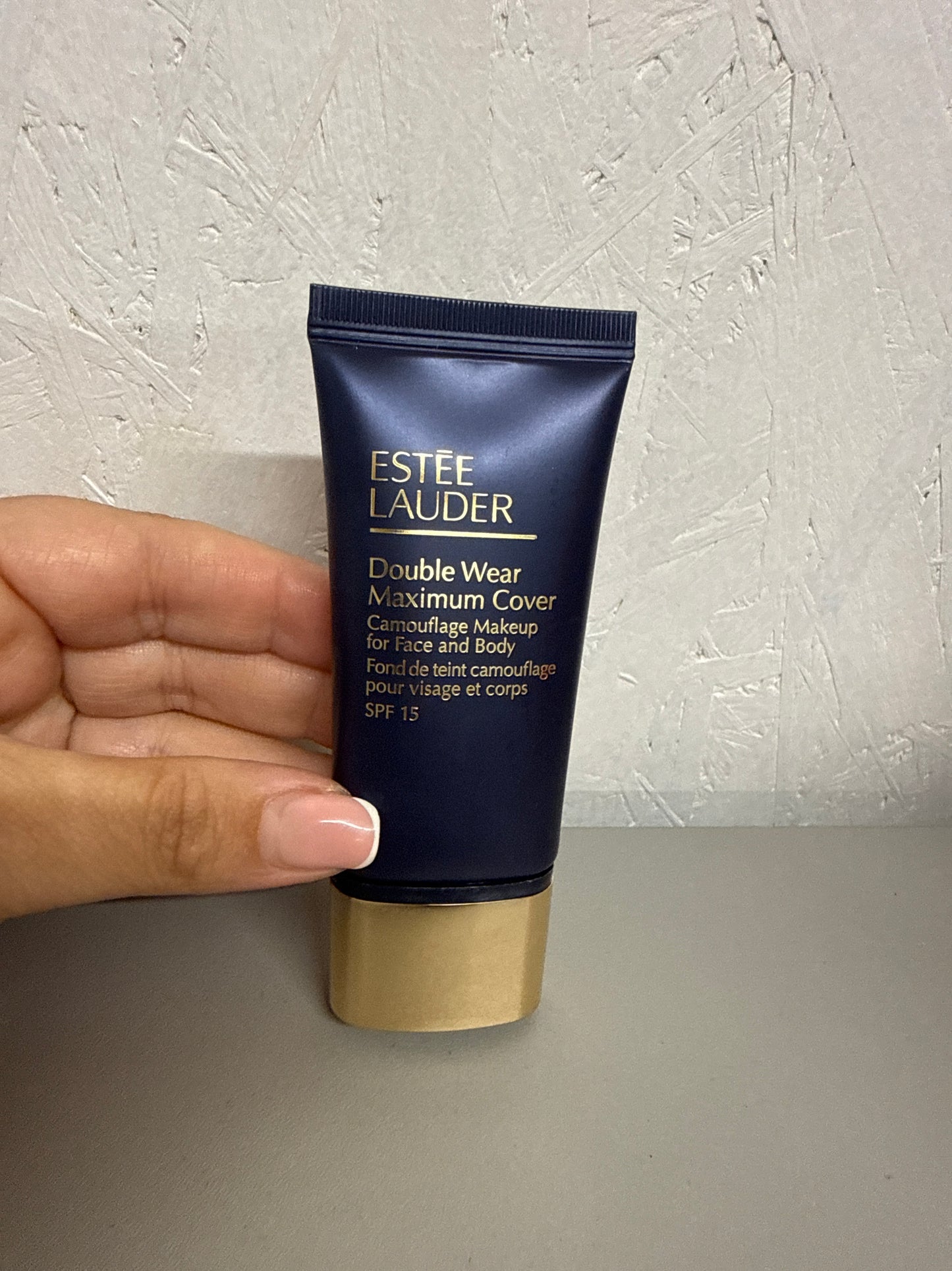 Estée Lauder Double Wear 24-Hour Maximum Cover Camouflage Makeup for Face and Body SPF 15 - Shade: 1N1 Ivory Nude