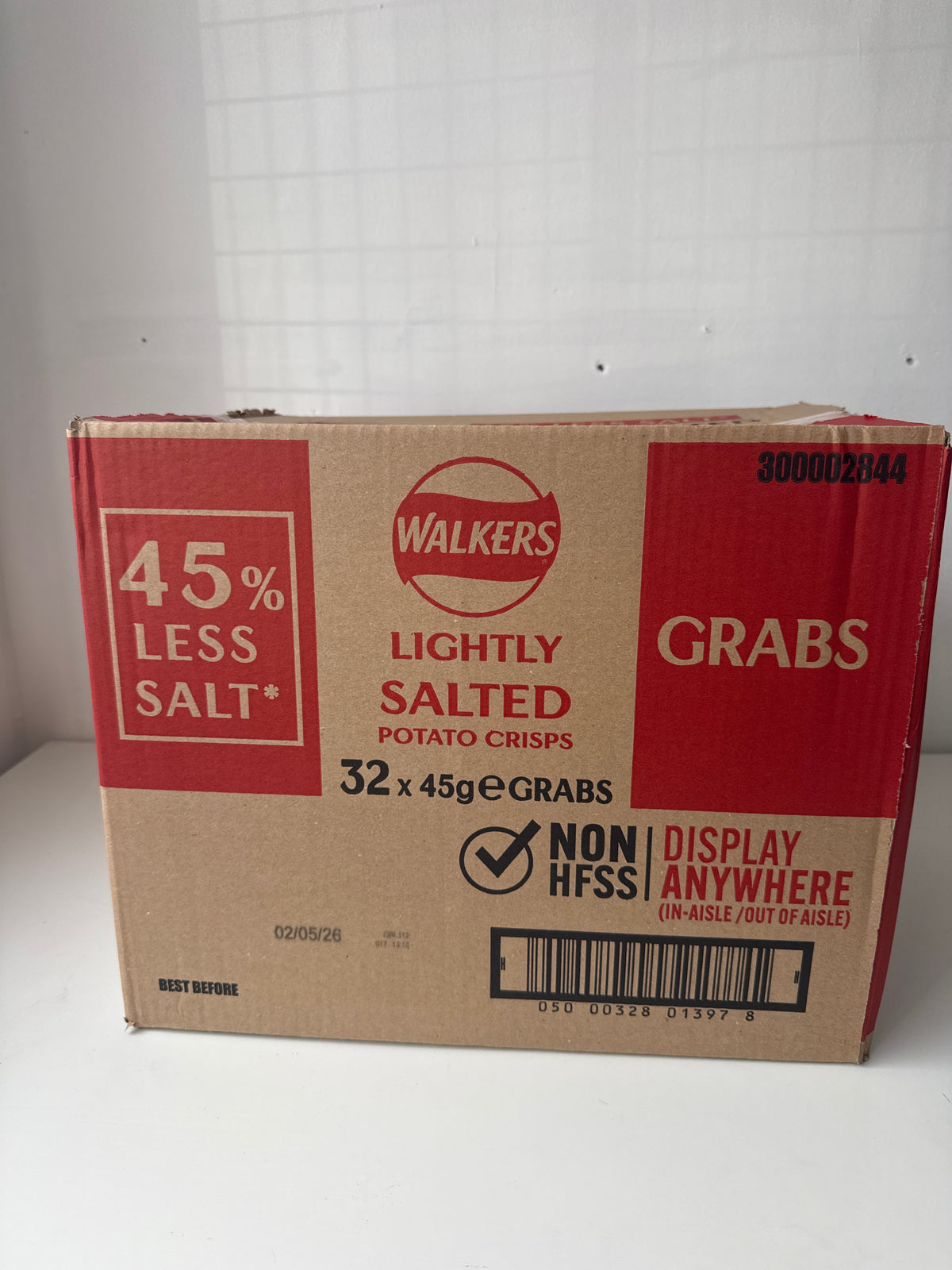 Walkers - Lightly Salted Crisps 45% Less Salt (32x45g)