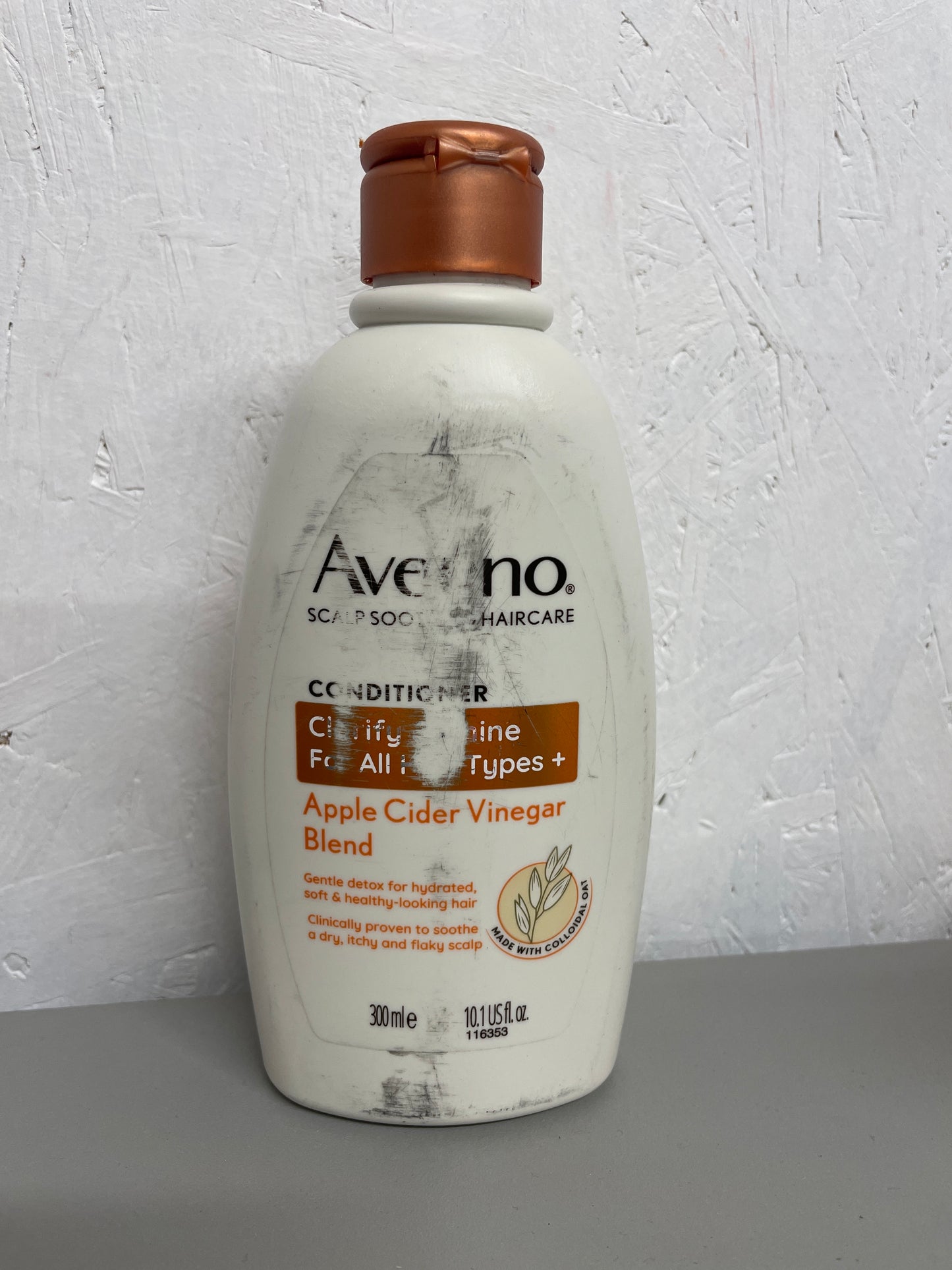 Aveeno Haircare Clarify and Shine+ Apple Cider Vinegar Conditioner 300ml