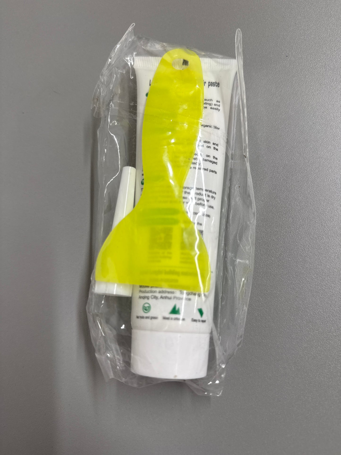 Wall Mending Agent - Squeeze & Scrape