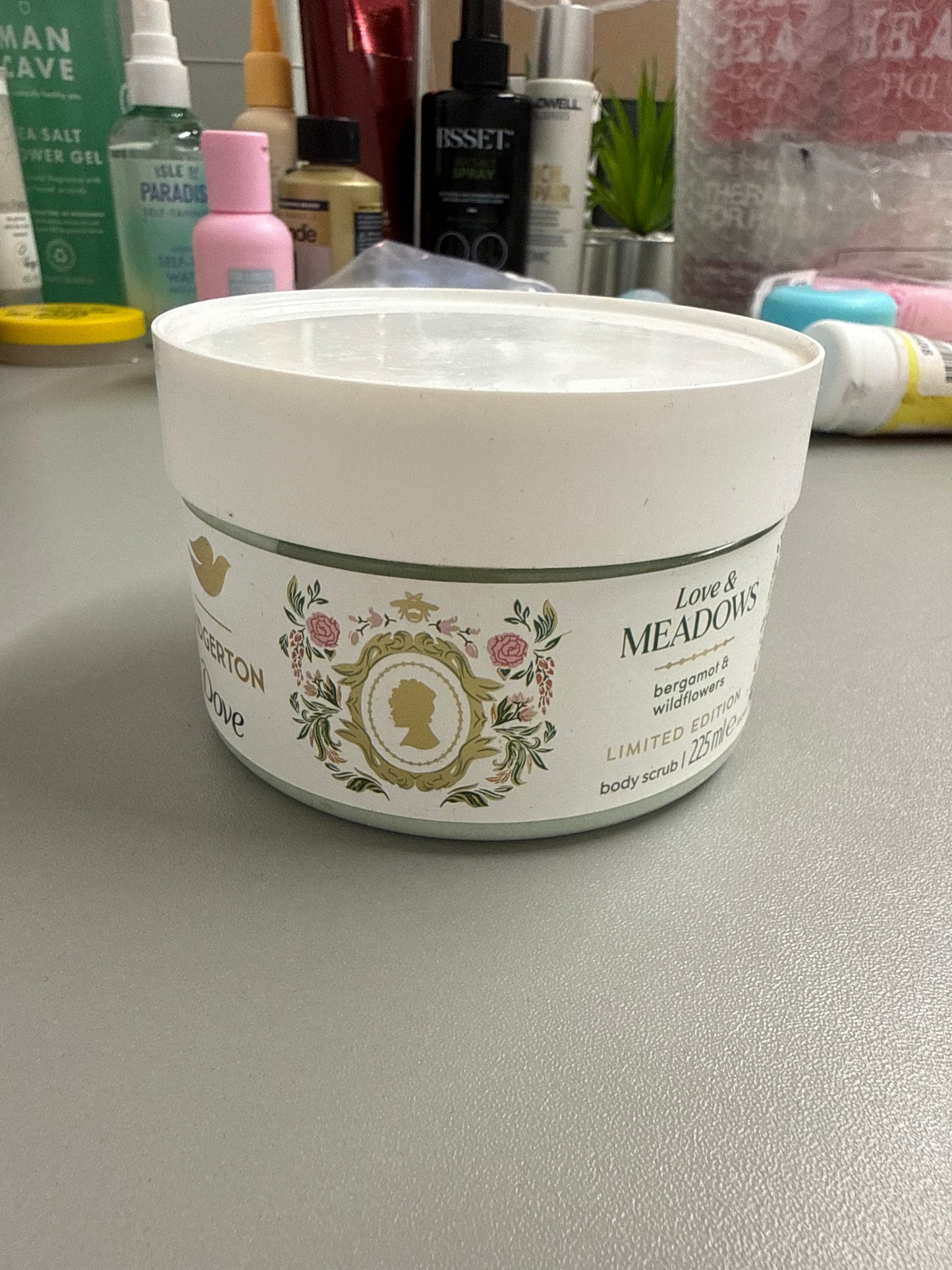 Dove - Bridgerton Love & Meadows - Limited edition body scrub 225ml