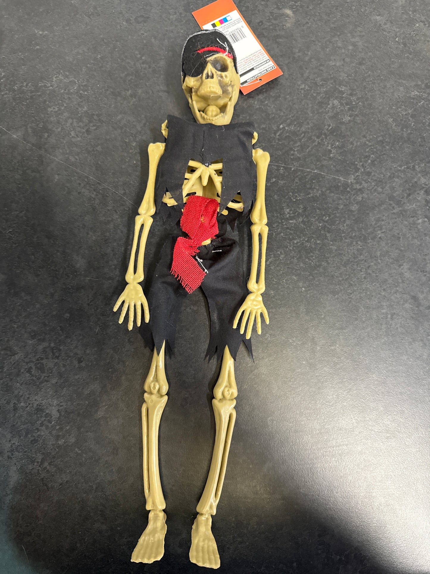 Pirate hanging skeleton