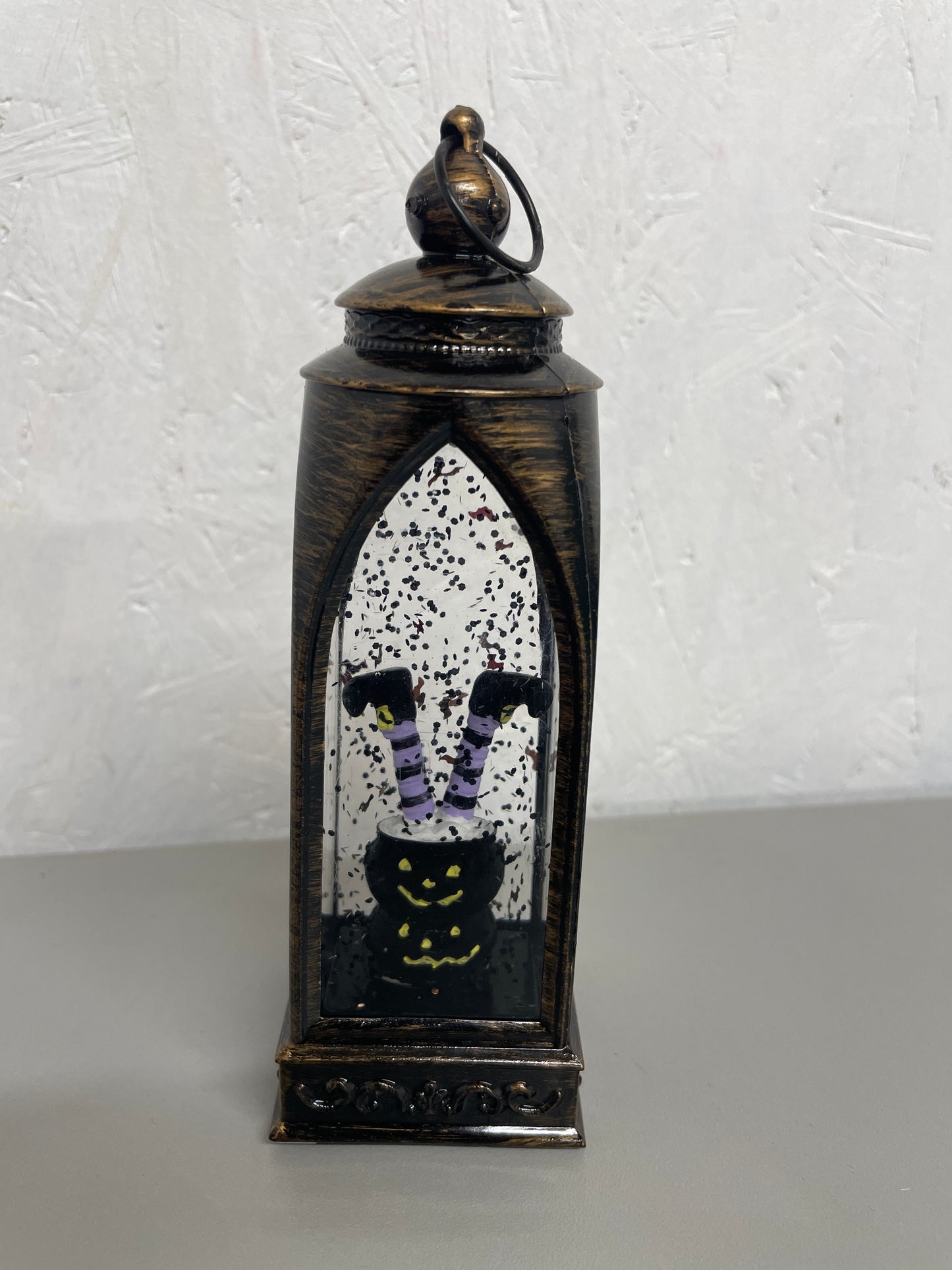 Mini Halloween Lantern *Requires batteries*