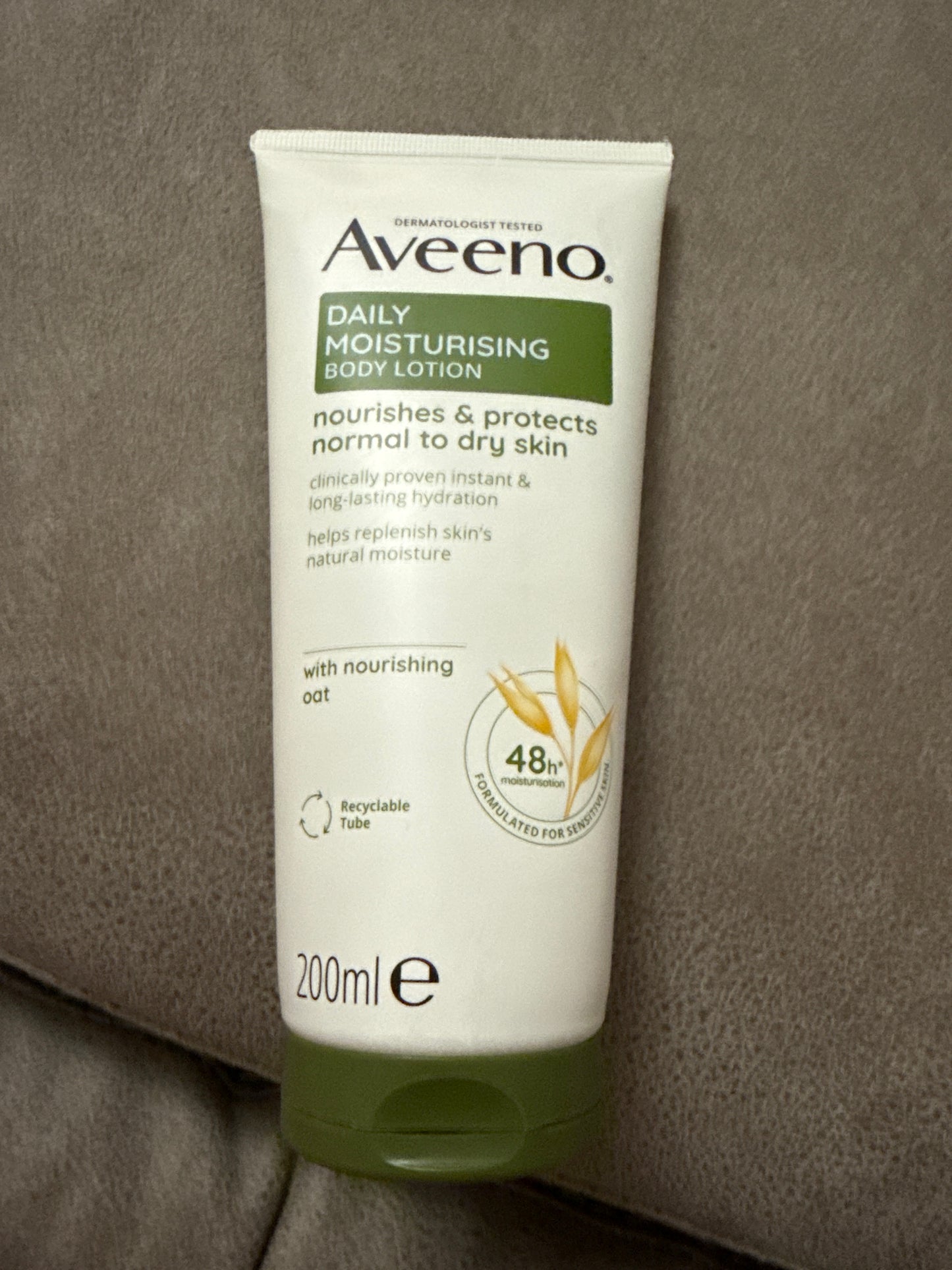Aveeno daily moisturising body lotion